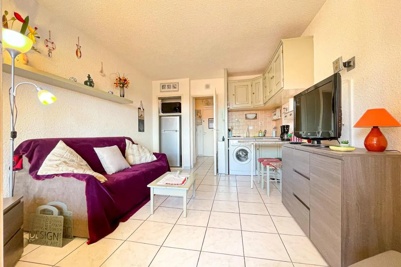 Bright Apartment With Pool Fréjus 0*,  Frankrig