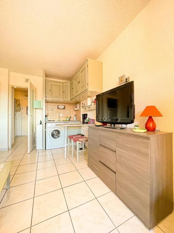 Bright Apartment With Pool Fréjus Frankrig