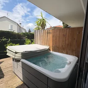 Hotel Sable Et Soleil - Port, Et Jacuzzi Prive, Fréjus